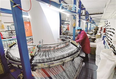 瞄準(zhǔn)市場(chǎng)研發(fā)環(huán)保包裝袋，環(huán)保設(shè)備創(chuàng)新驅(qū)動(dòng)產(chǎn)業(yè)升級(jí)